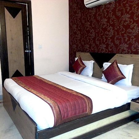 Hotel Ananda Delhi  Exterior photo