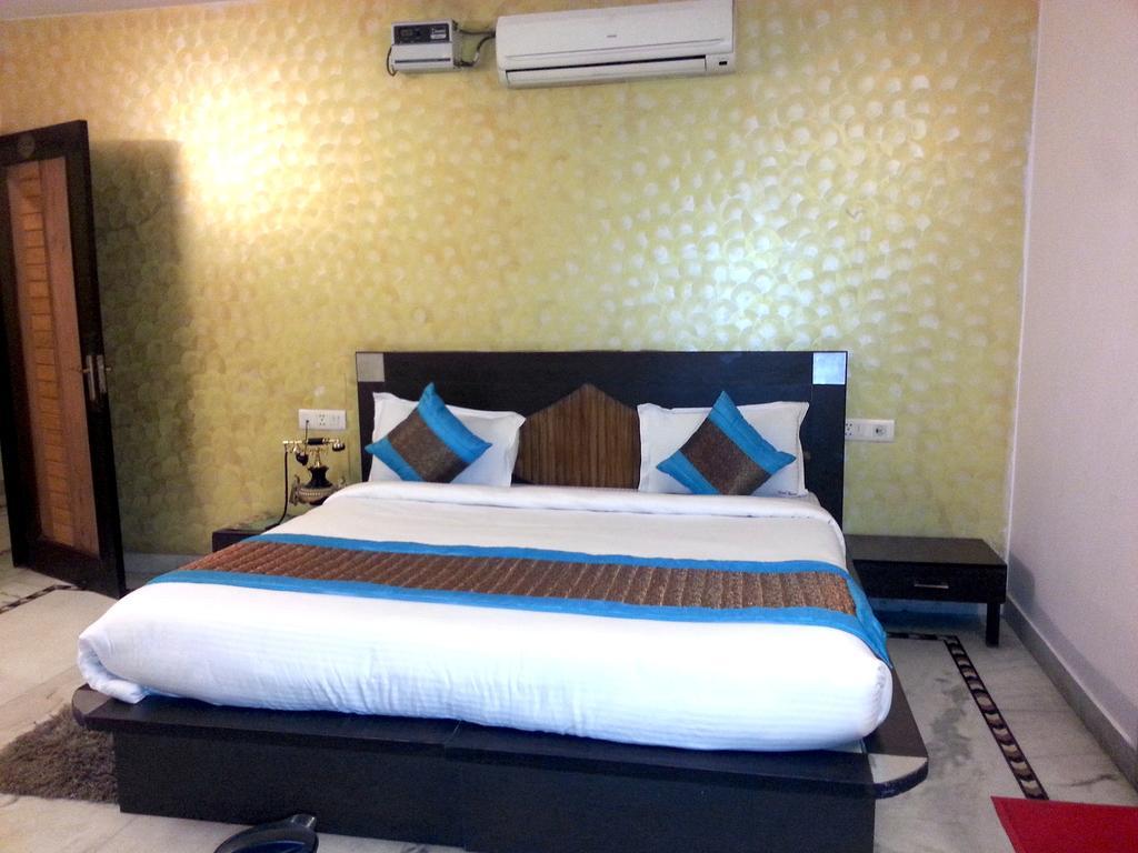 Hotel Ananda Delhi  Exterior photo